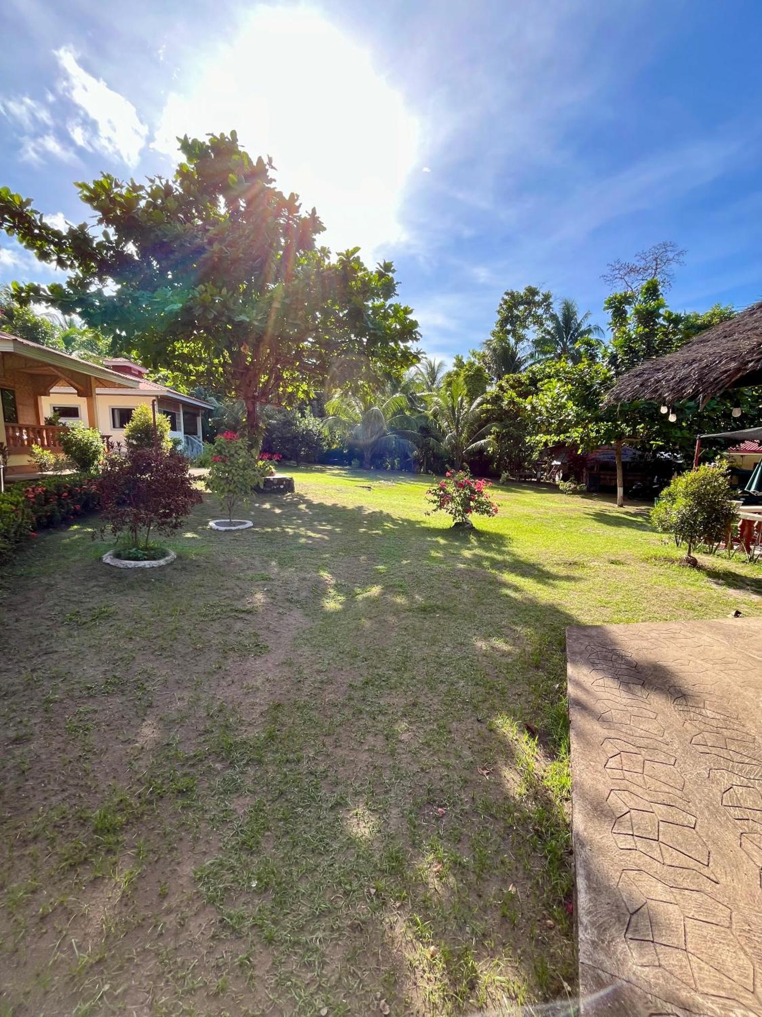 Paco'S Garden Home Stay Mambajao Eksteriør bilde